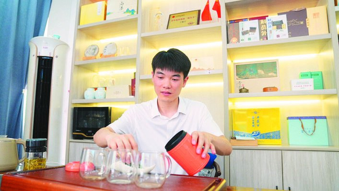 县城青年返乡开旧物修复店 年入30万成创业新范本